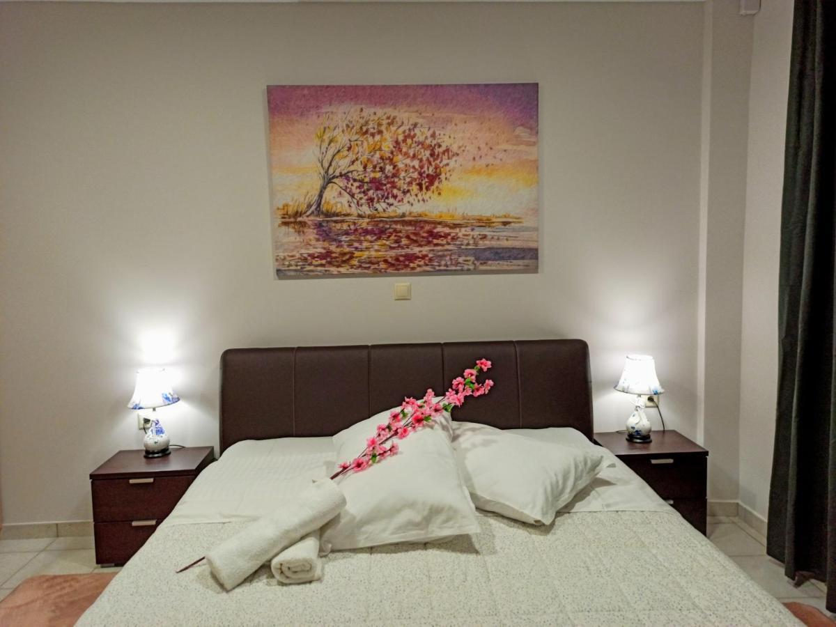 Central Square Apartment 1 Пиргос Экстерьер фото